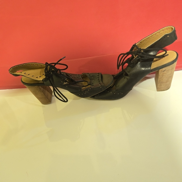 Women's Lucky Brand Black Leather Women's Heeled Sandals. - Picture 5 of 7